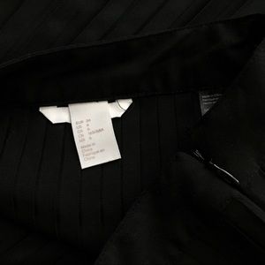 H&M Skirts - 🔥BOGO H&M Micropleated Black Skirt Size 6 H&M Skirts - 🔥BOGO H&M Micropleated Black Skirt Size 6